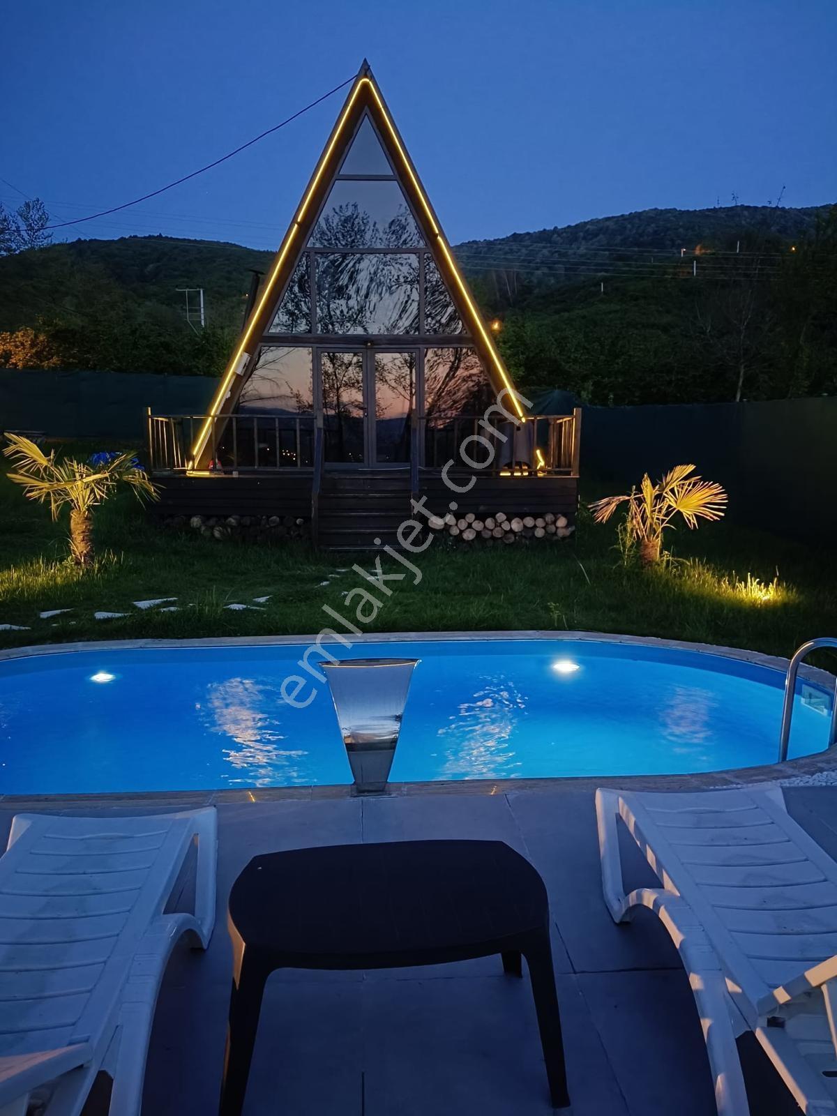 Re'max Ay'dan Sakarya Hendek Yeşılvadi Mh. Satılık Bungalov
