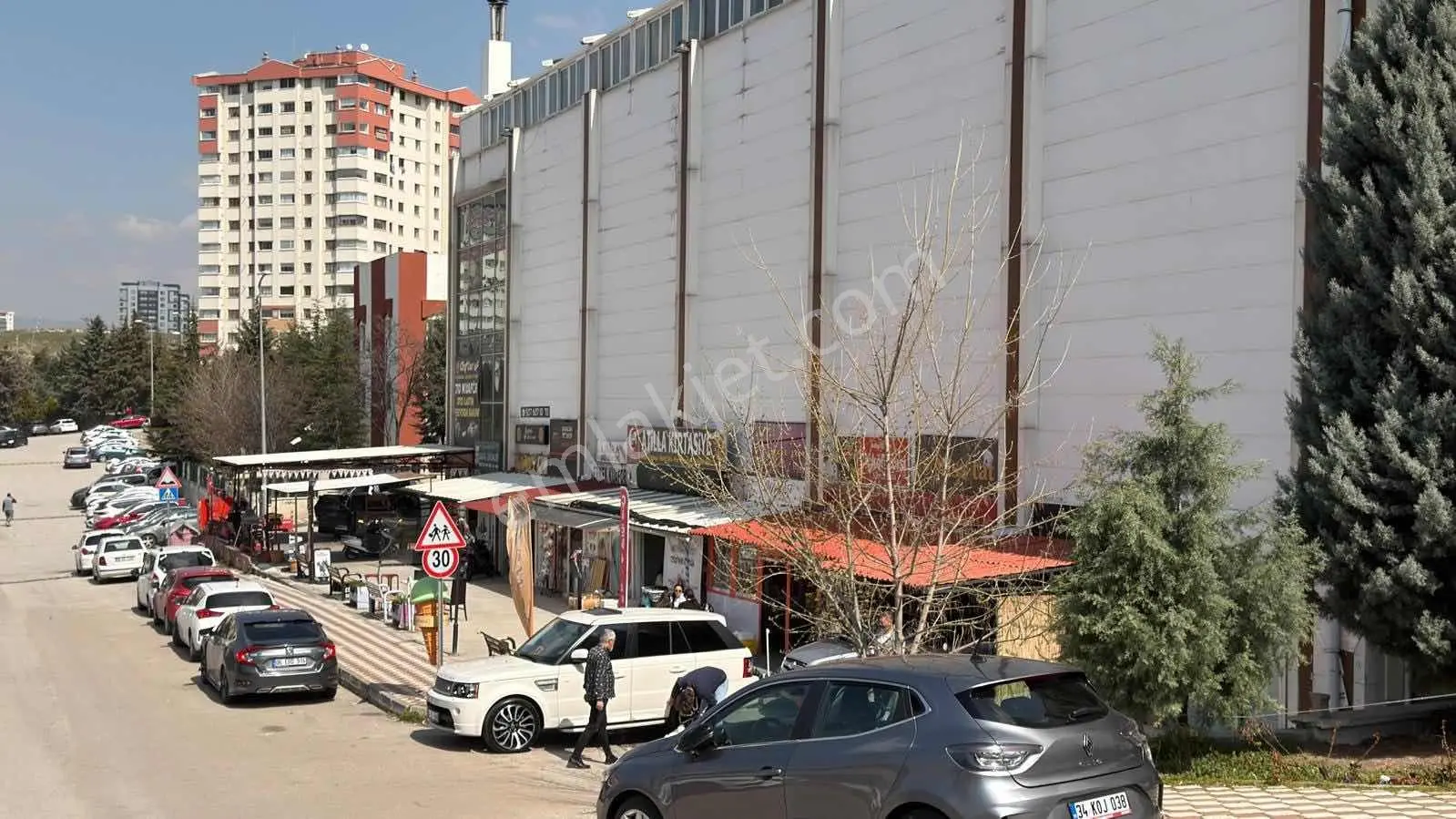 Şeyh Şamil'de Her İşe Uygun Önü Açık Cadde Yakını Satılık Dükkan - Görsel 3