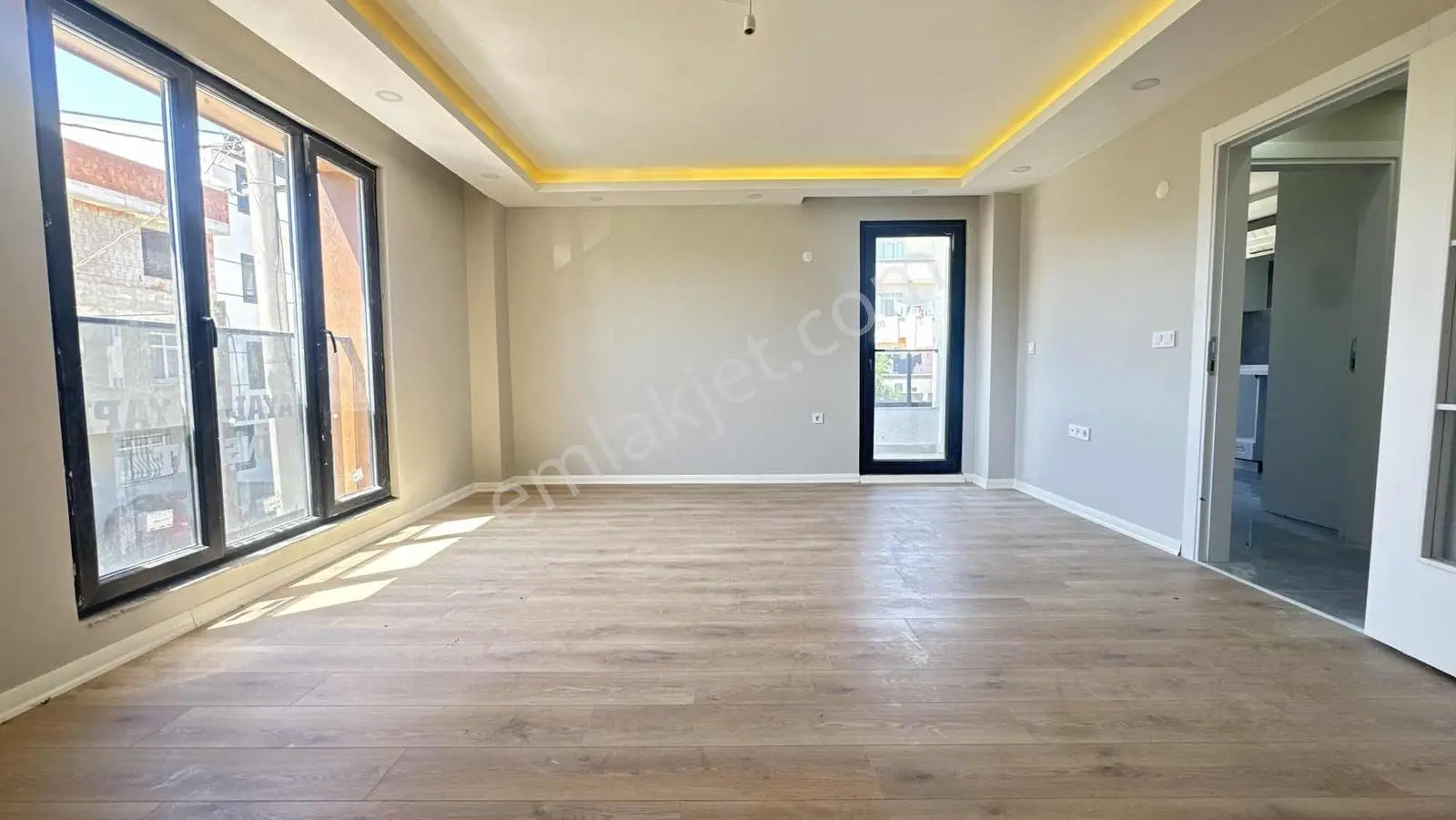 Sırasöğütler Marmarayın Yakının Da 2+1 95m2 Asansörlü Arakat