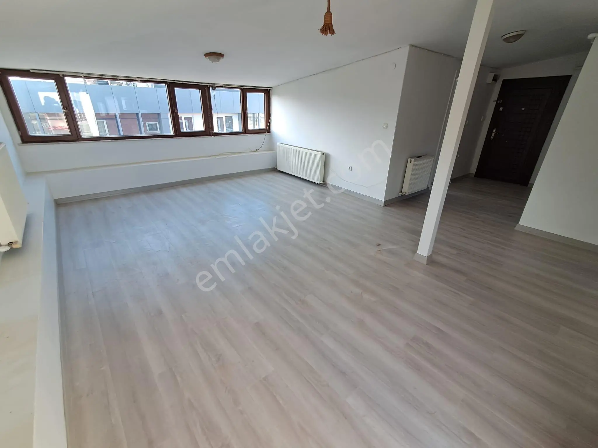 Ataşehir İnönü Kainat Caddesinde Teraslı 90m2 2+1 Daire
