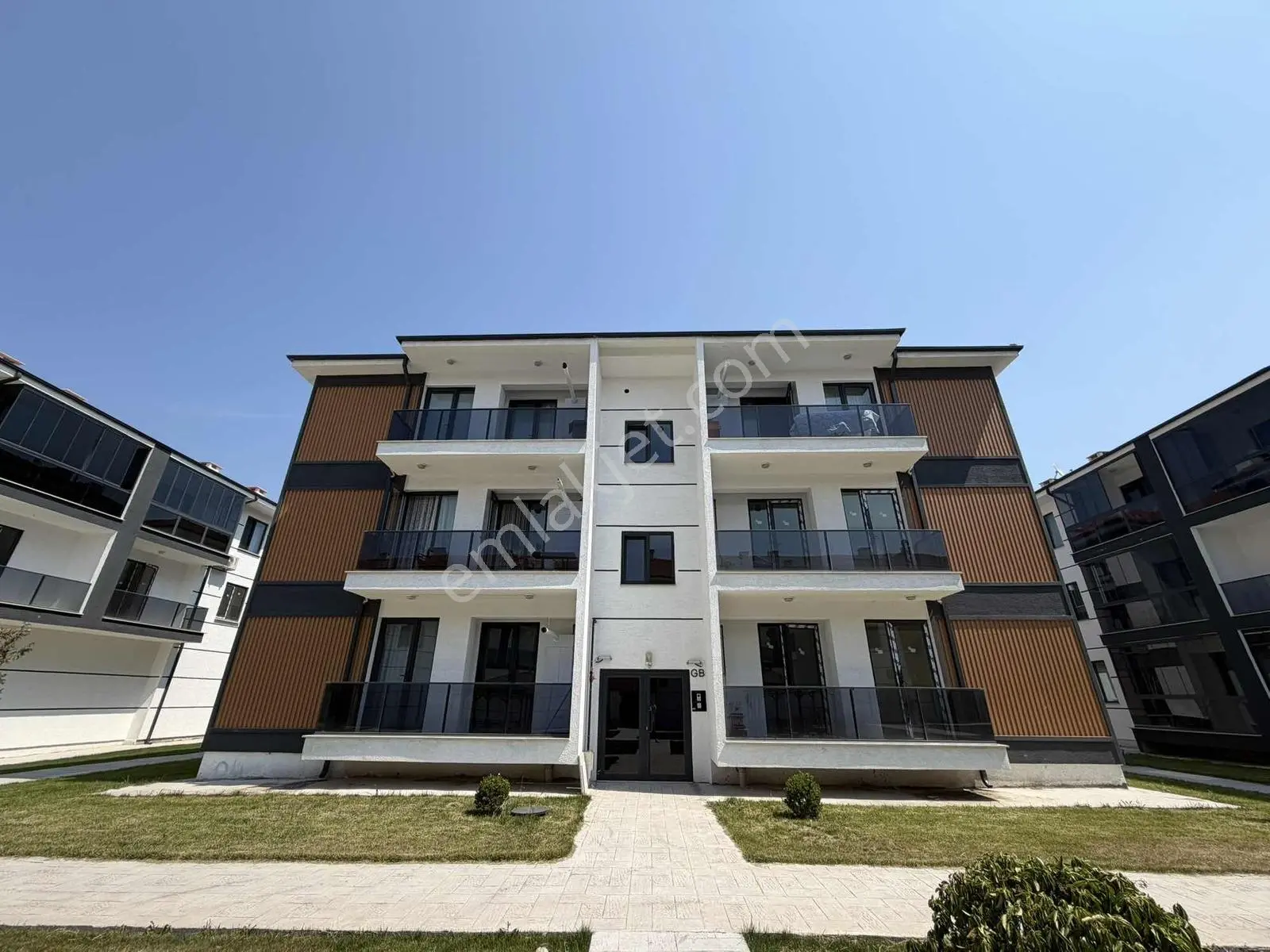 Ayşe Emlak'tan Site İçerisinde Ebeveyn Banyolu Satılık Daire