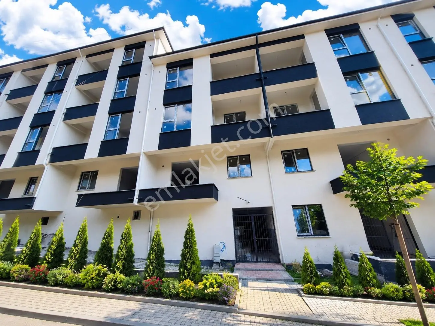 Hak Emlaktan Orhangazide Üniversite Bölgesinde Satılık 1+1 Daire