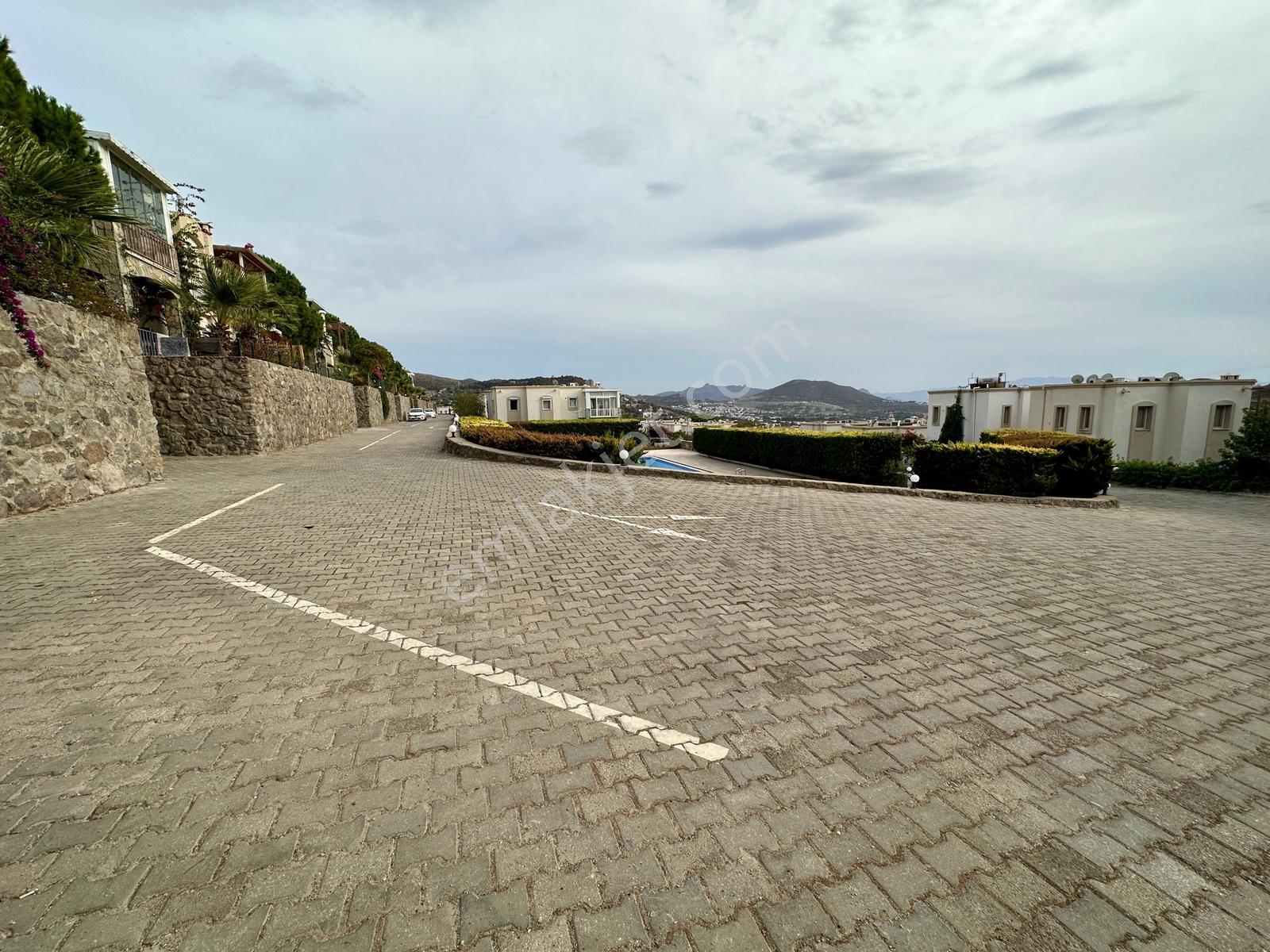Bodrum Gümüşlük'te Havuzlu Güvenlikli Sitede Ferah Üst Kat Daire - Görsel 14