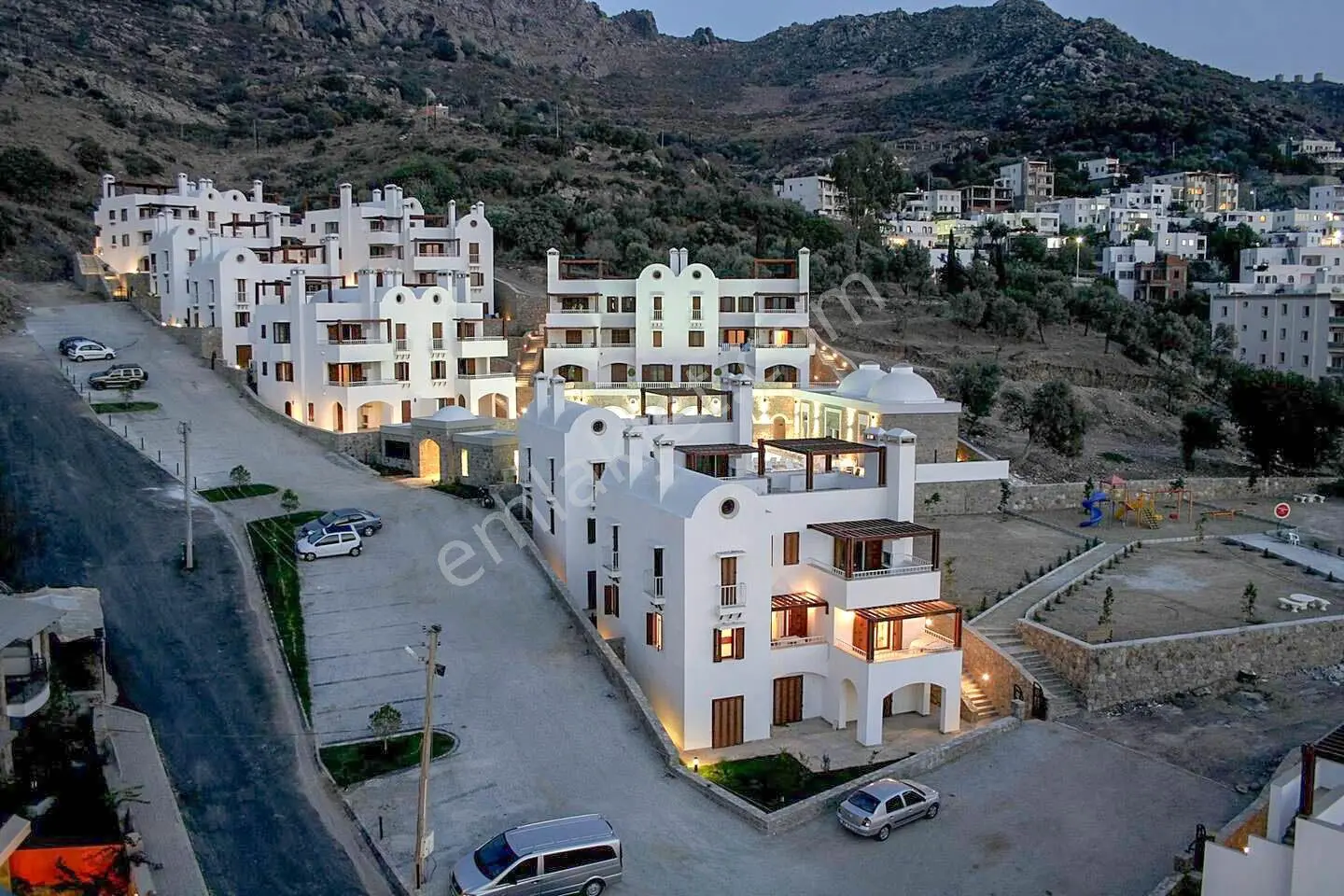 Turgutreis'te Satılık Havuzlu Sitede Deniz Manzaralı Daire