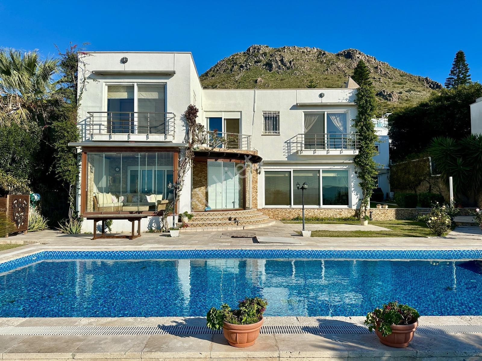 Turgutreis'te Elit Konumda Havuzlu Deniz Manzaralı Lüks Villa - Görsel 30