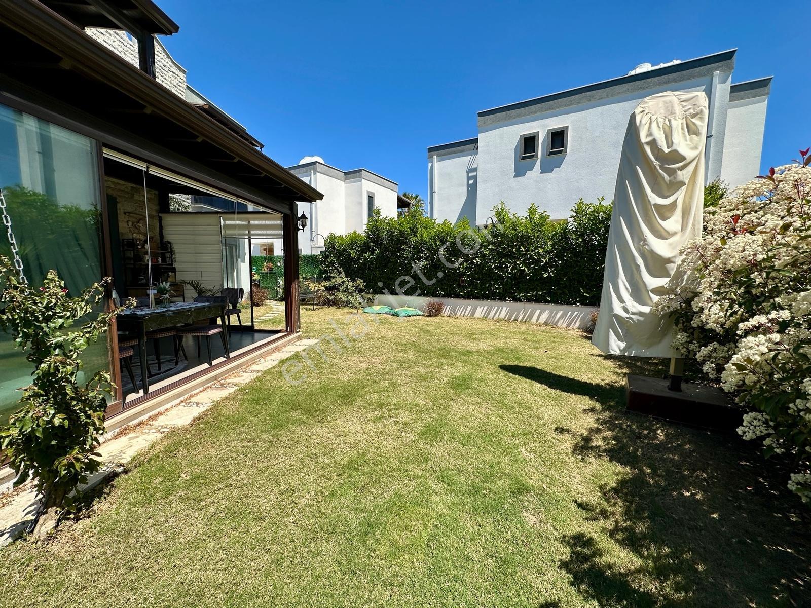Bodrum Turgutreis'te Geniş Bahçeli Otoparklı Çok Şık Villa - Görsel 35