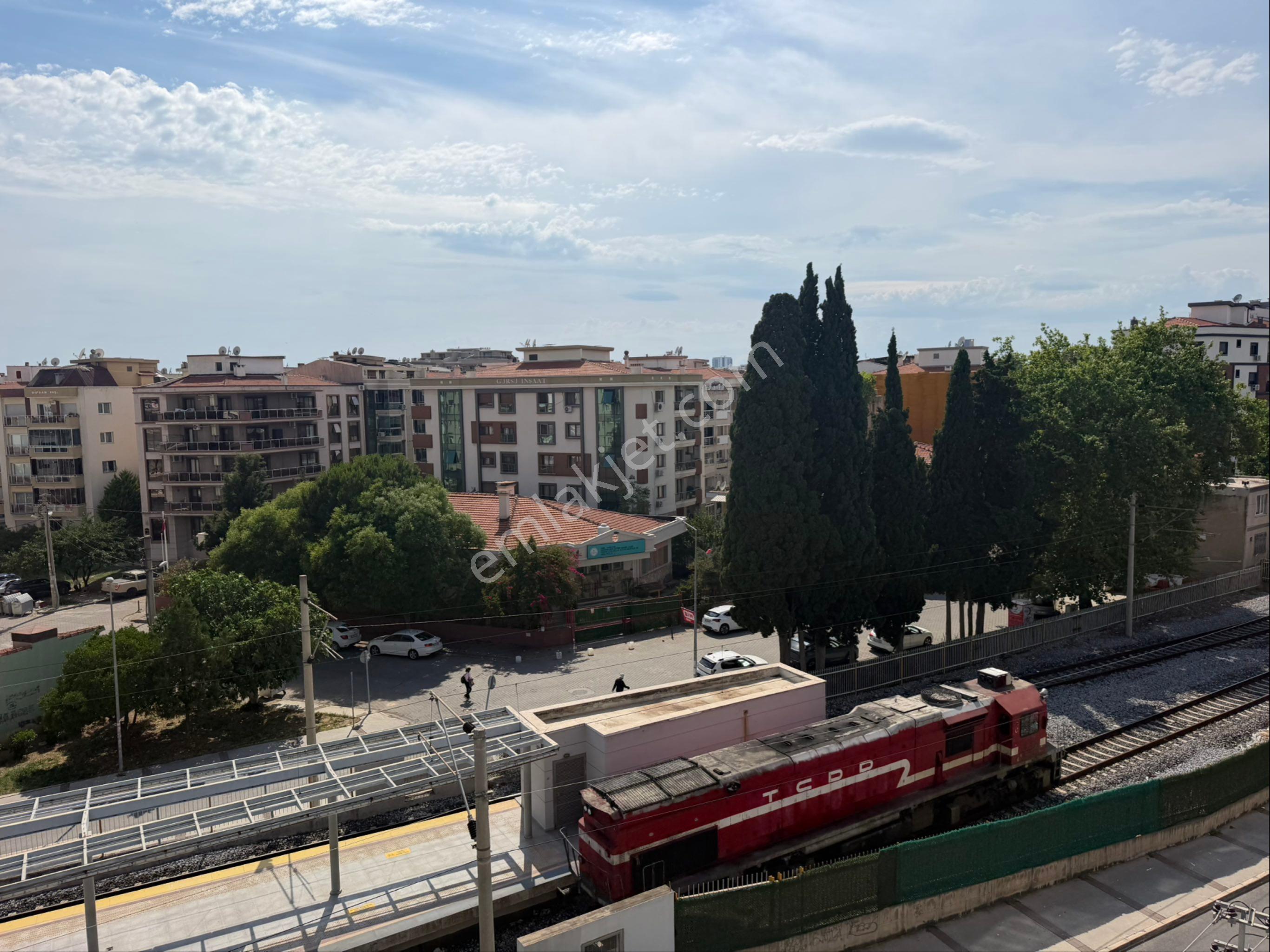 Karşıyaka Demirköprü De Full Eşyalı Kiralık 3+1 Lüx Köşe Daire - Görsel 6