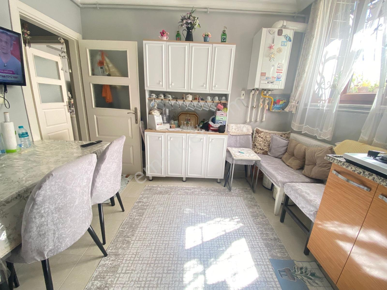 ╣goped╠ Cephanelik Sokak'ta Satılık 90m2 Yarı Bodrum 2+1 Bahçeli - Görsel 4