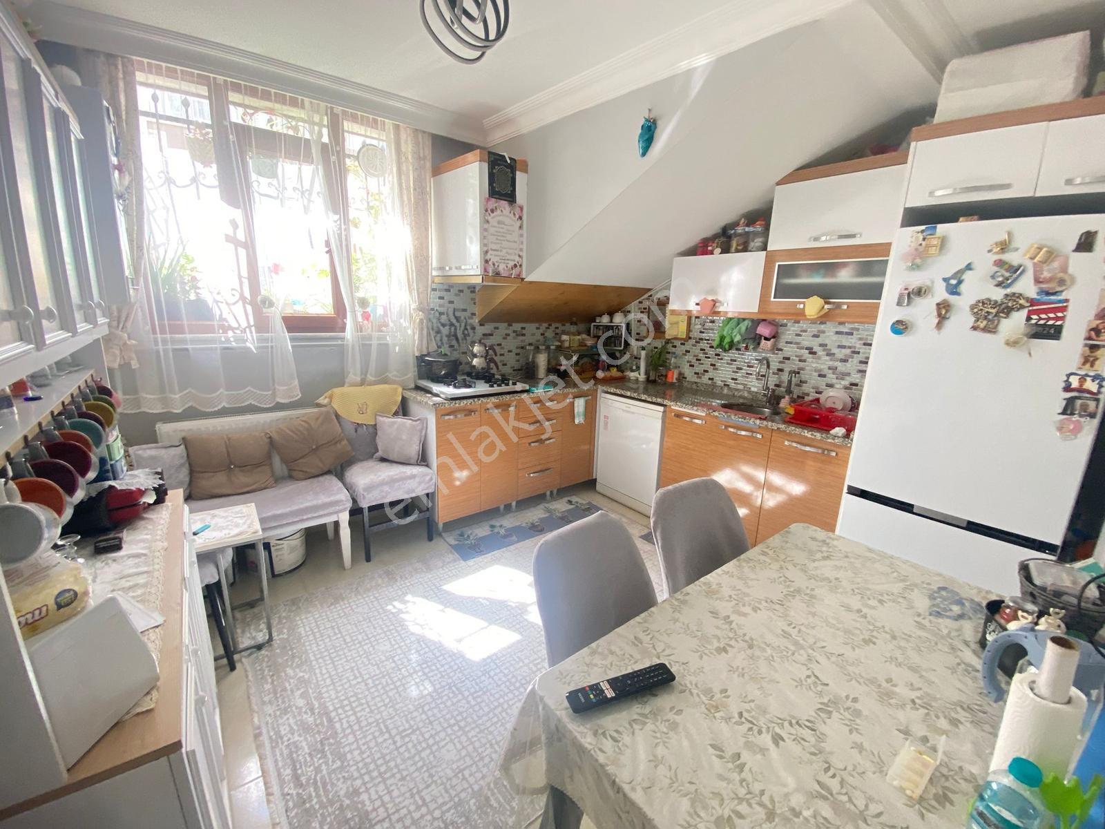 ╣goped╠ Cephanelik Sokak'ta Satılık 90m2 Yarı Bodrum 2+1 Bahçeli - Görsel 3