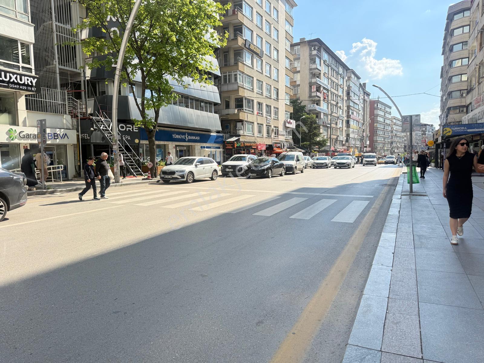 Meşrutiyet Caddesi'nde Full Eşyalı Satılık 2+1 Ofis - Görsel 14