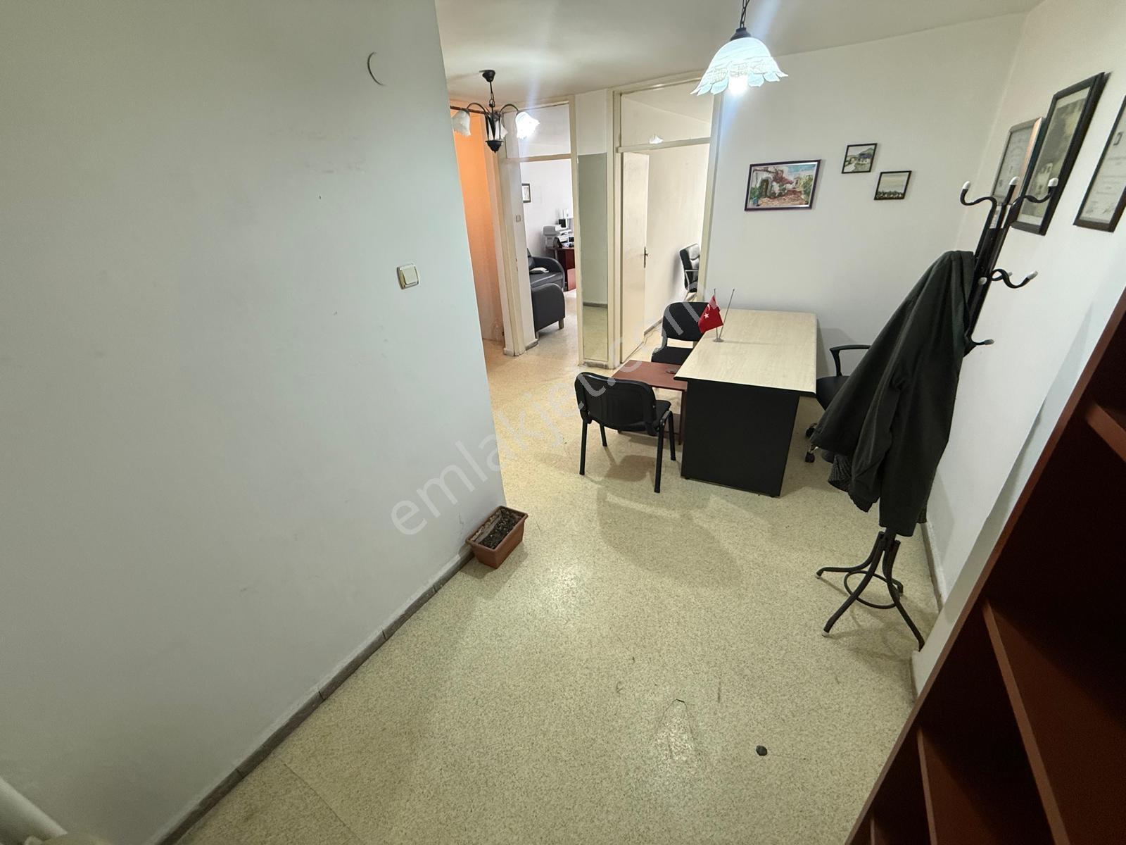 Meşrutiyet Caddesi'nde Full Eşyalı Satılık 2+1 Ofis - Görsel 11