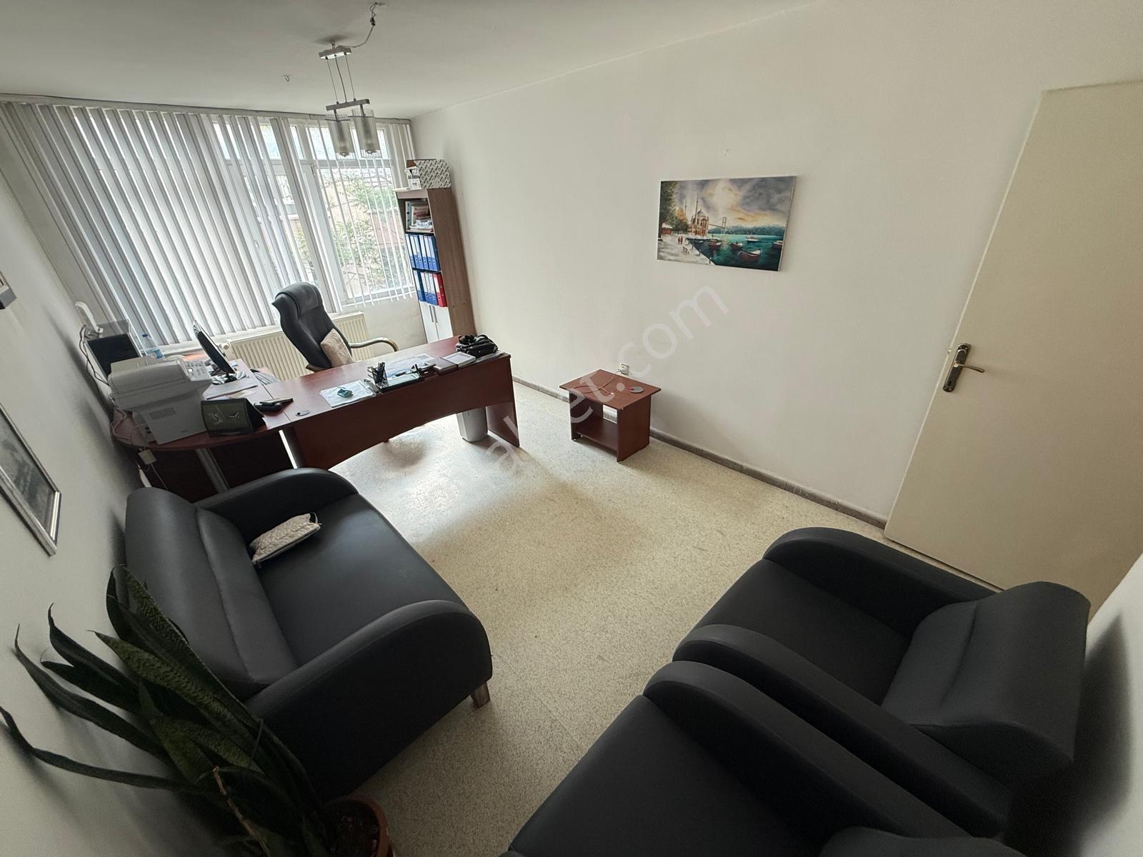 Meşrutiyet Caddesi'nde Full Eşyalı Satılık 2+1 Ofis - Görsel 2