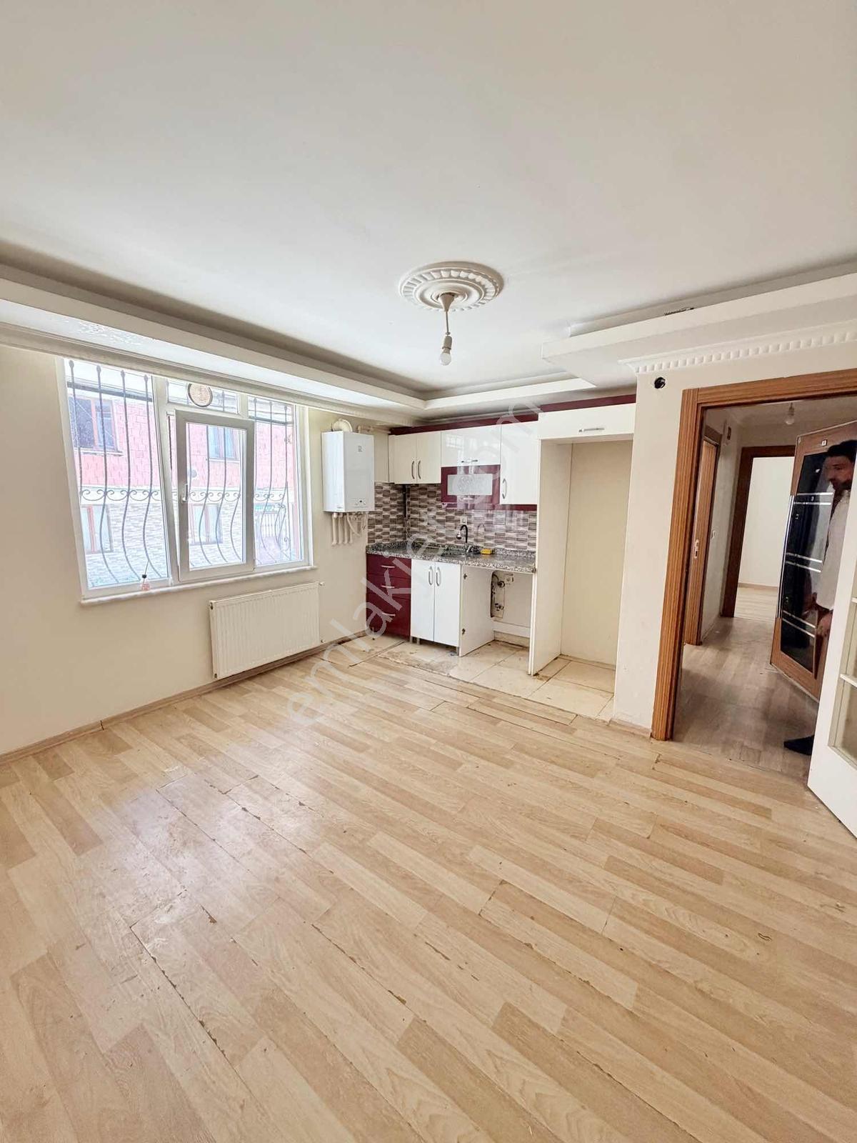 Familyadan Girne Cad Alt Sokağında 2+1 Satılık 85m2 Yüksek Giriş