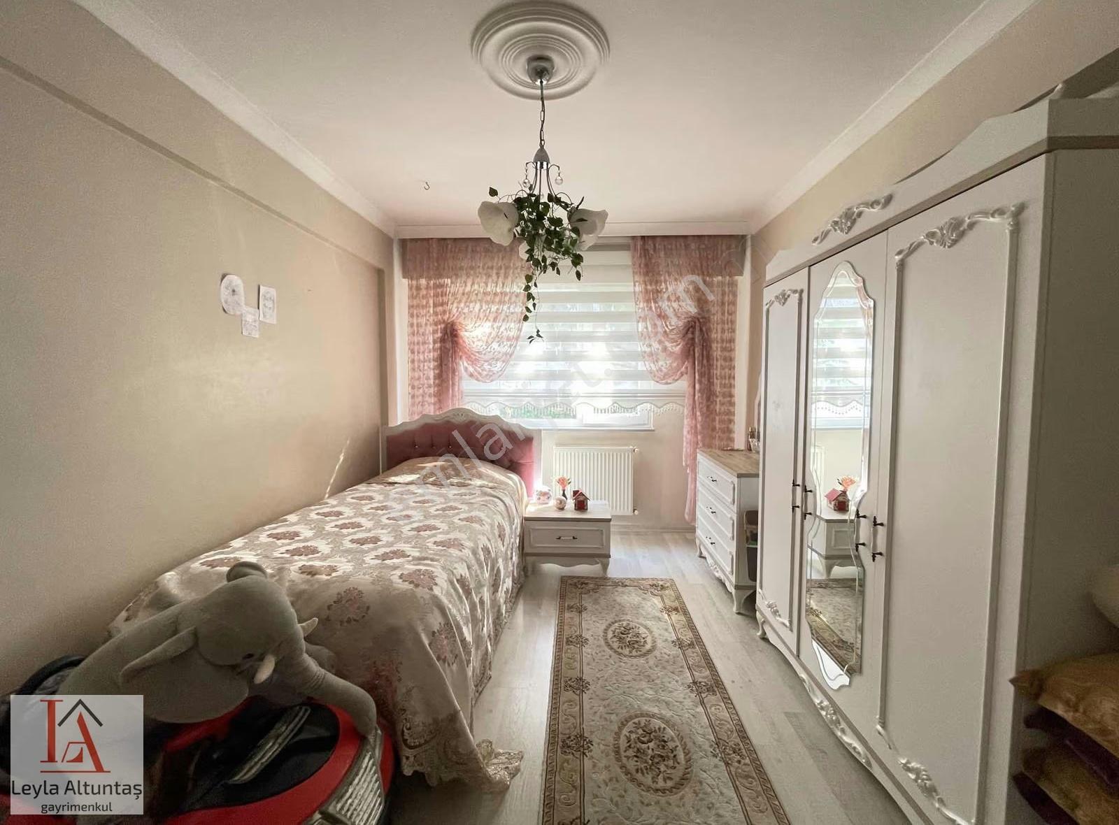Aydınlıkevler'in Göbeğinde Masrafsız Site İçi Satılık 3+1 Daire - Görsel 9