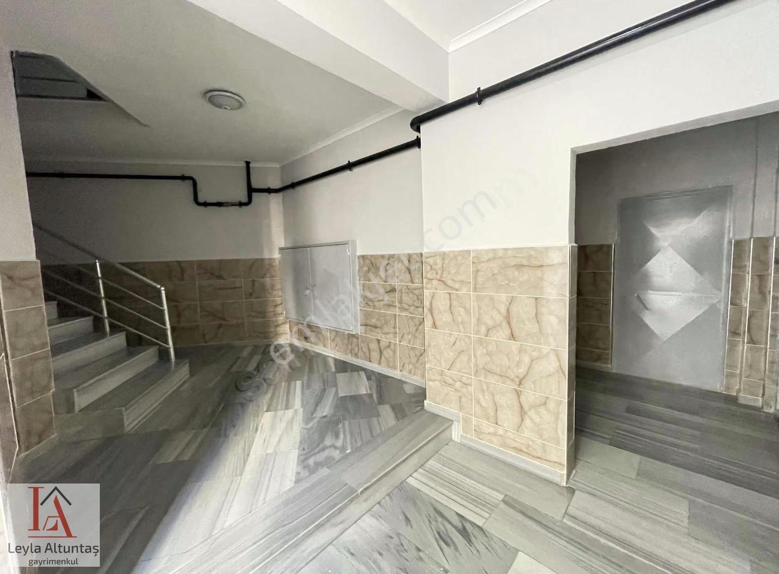 Aydınlıkevler'in Göbeğinde Masrafsız Site İçi Satılık 3+1 Daire - Görsel 2