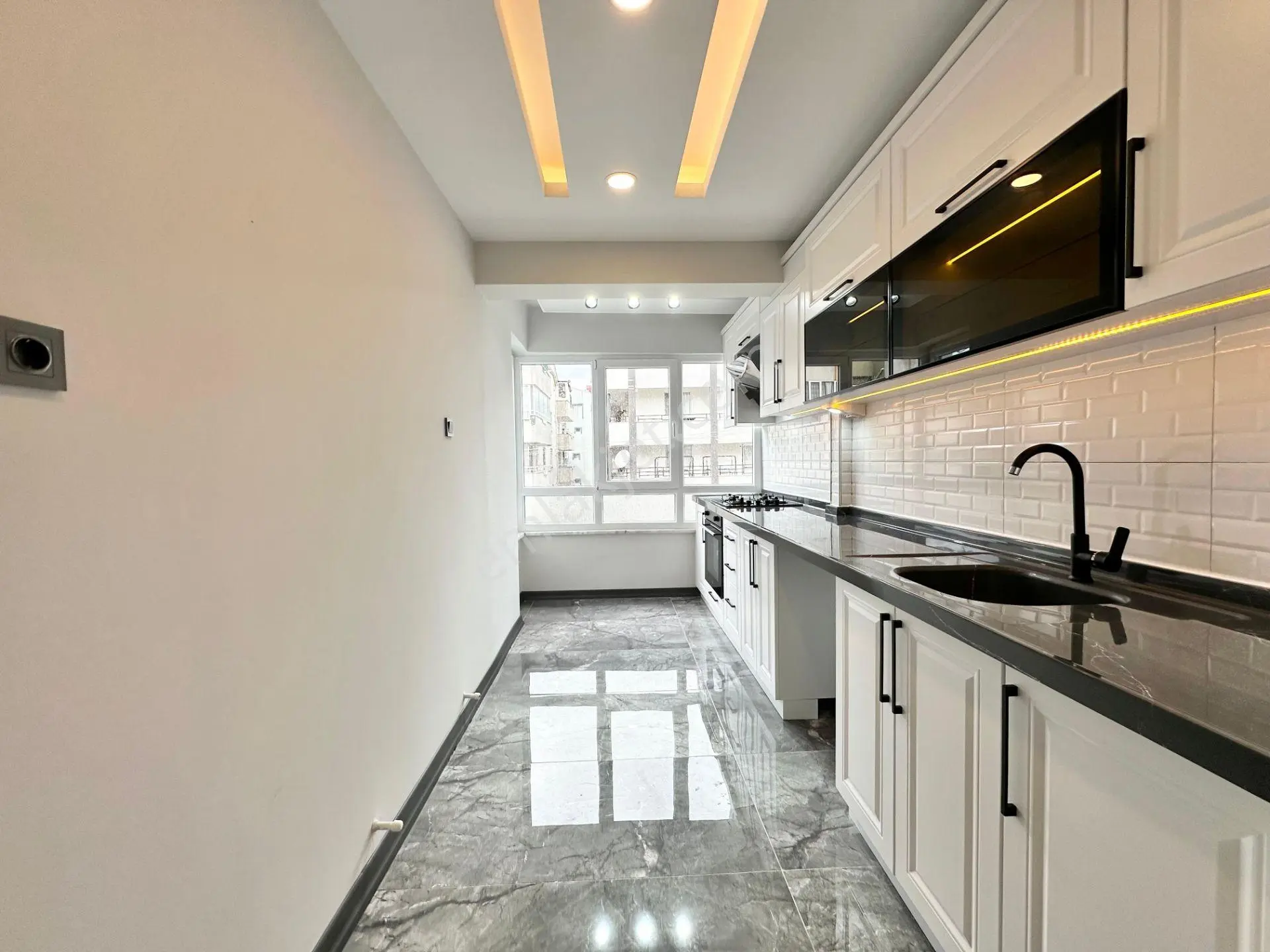 ꧁ay Emlaktan꧂akçay Merkezde Denize 300 Mt Ön Cephe Arakat İçi Komple Yapılı Satılık 2+1 Lüks Daire - Görsel 2