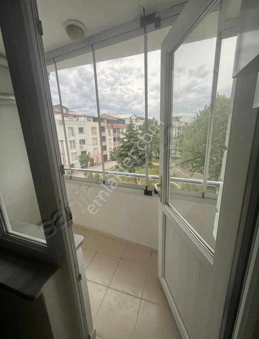 Demritaş'da Aile Tipi Geniş 2+1 95 M2 Net Kiralık Daire - Görsel 3