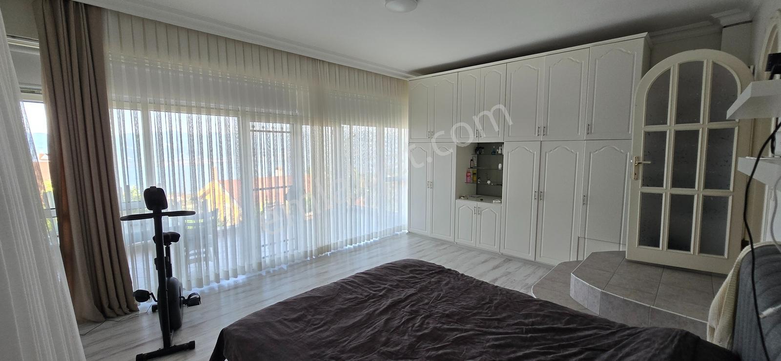 Serdivan Esentepe De Esen Kent Sitesinde 4+1 Villa Göl Manzaralı - Görsel 27