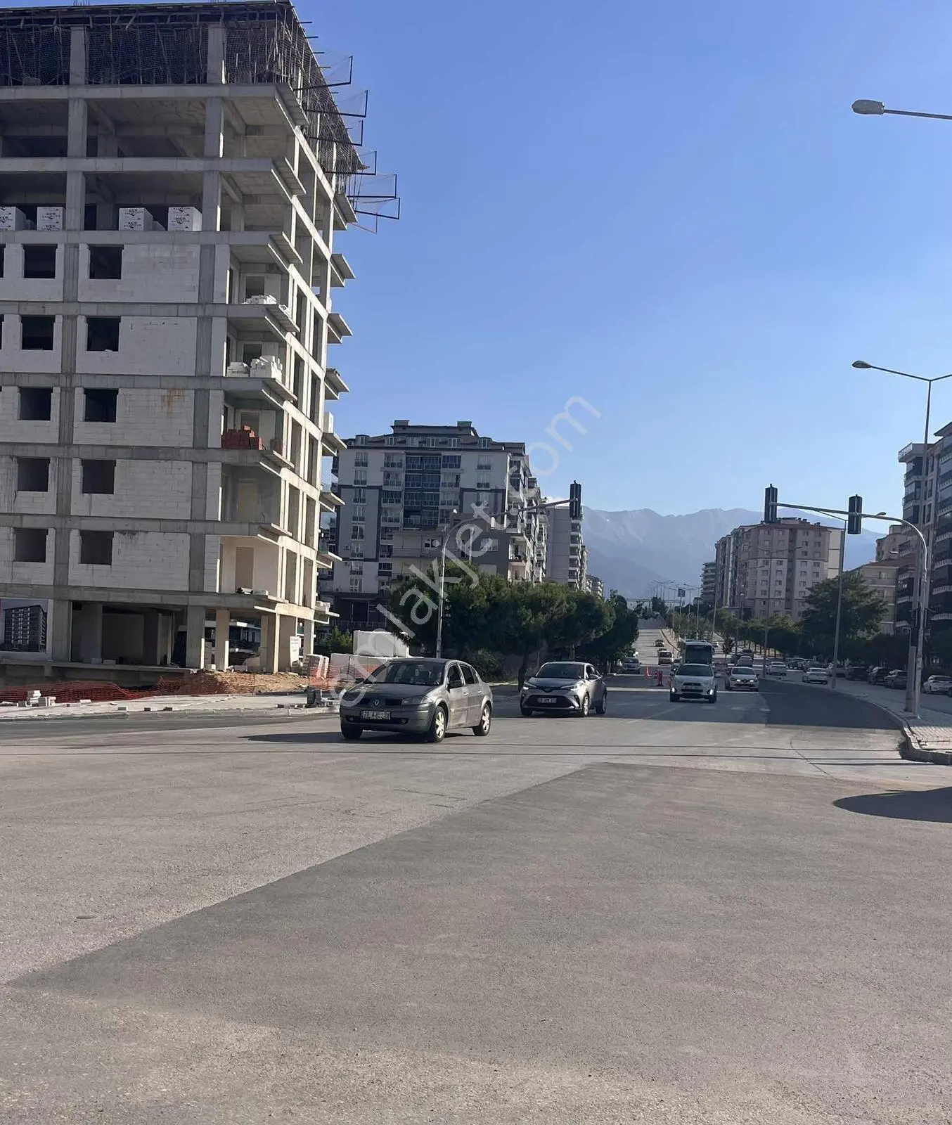 Şemiklerde Kose Başı 270 M2 Kapalı 400 M2 Ön Bahce Alanı Dükkan