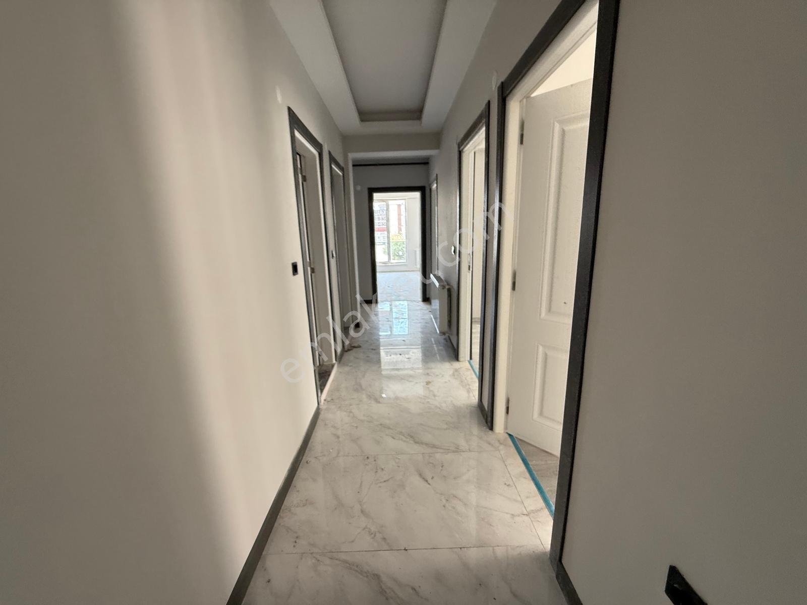 Yağmur Emlaktan Kiralık Süper Konum 3+1 Sıfır Lüks Daire - Görsel 8