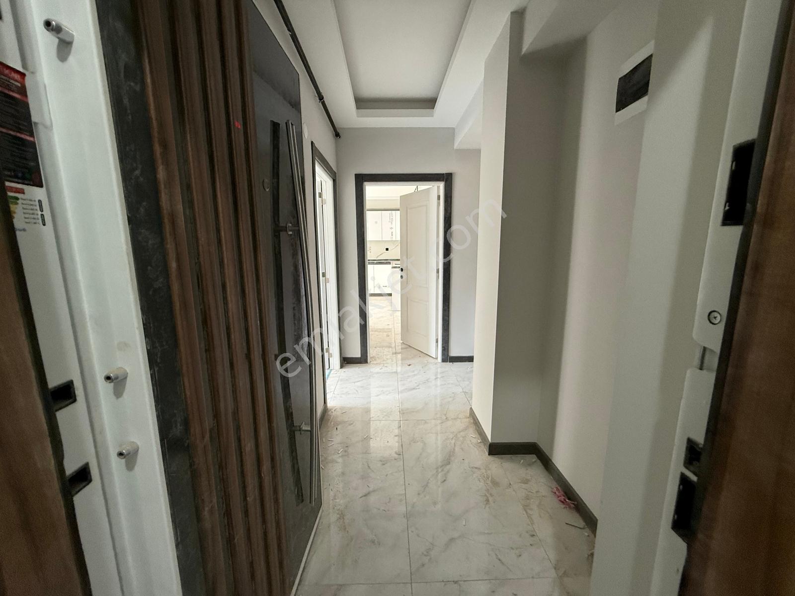 Yağmur Emlaktan Kiralık Süper Konum 3+1 Sıfır Lüks Daire - Görsel 9