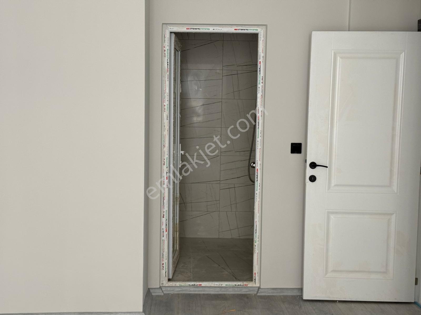 Yağmur Emlaktan Kiralık Süper Konum 3+1 Sıfır Lüks Daire - Görsel 22