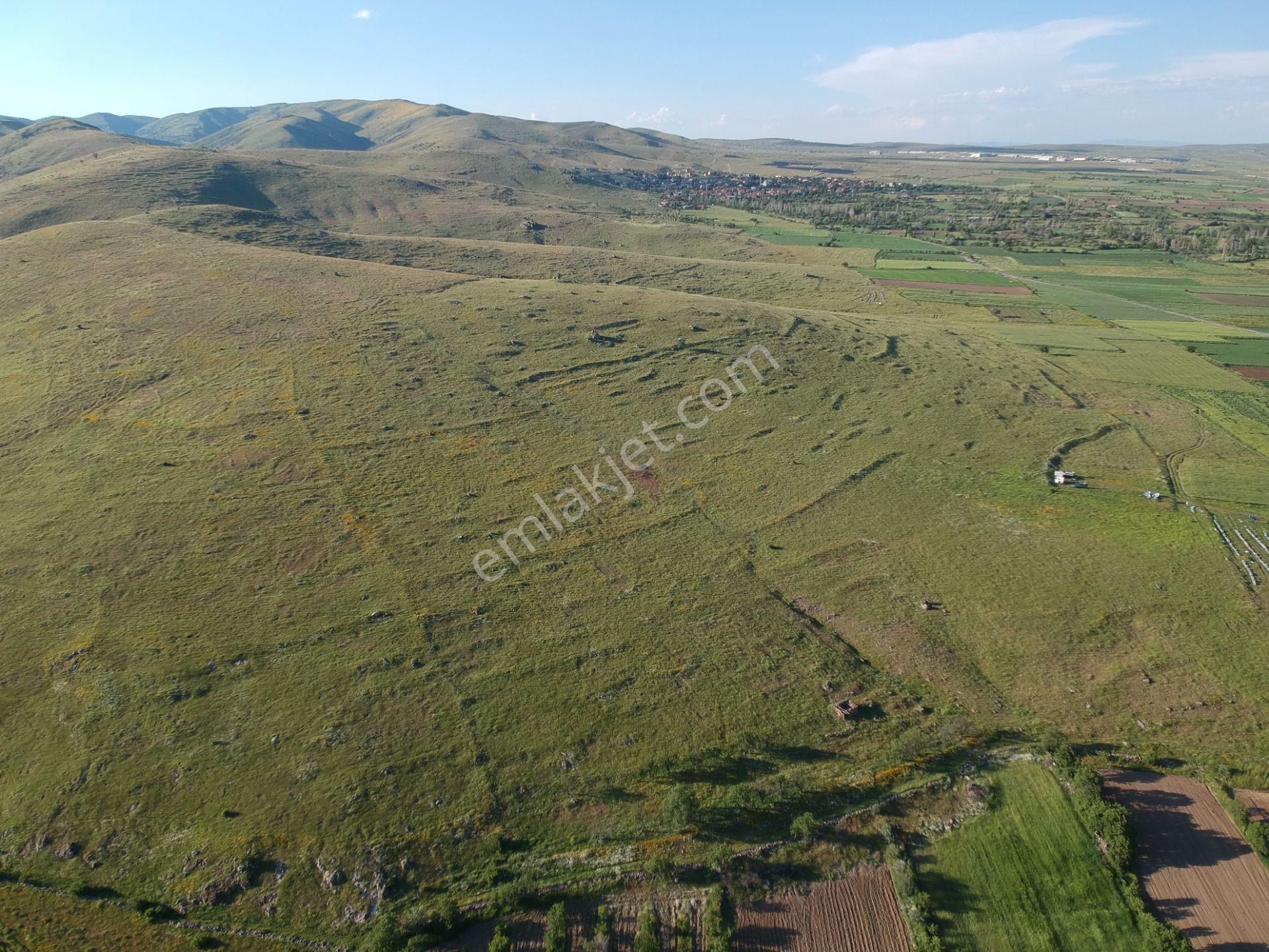 İlbey // Şuhut Karlık Köyü "yandım Yakası" Mevkiinde 2.252 M² Satılık Tarla - Görsel 23