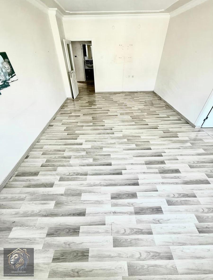 Lale Tren İstsayonu Dibinde Ara Katta Full Yapılı 140 M2 Daire - Görsel 3