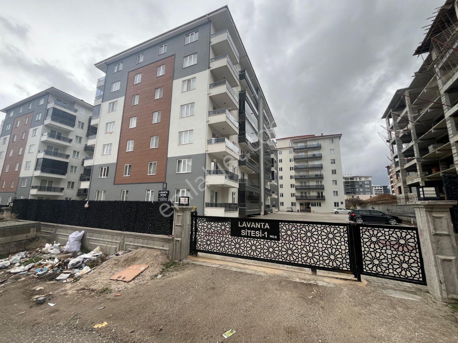 Lavanta Sitesinde Site İçi Ara Kat Kiralık Lüks Daire !! - Görsel 4
