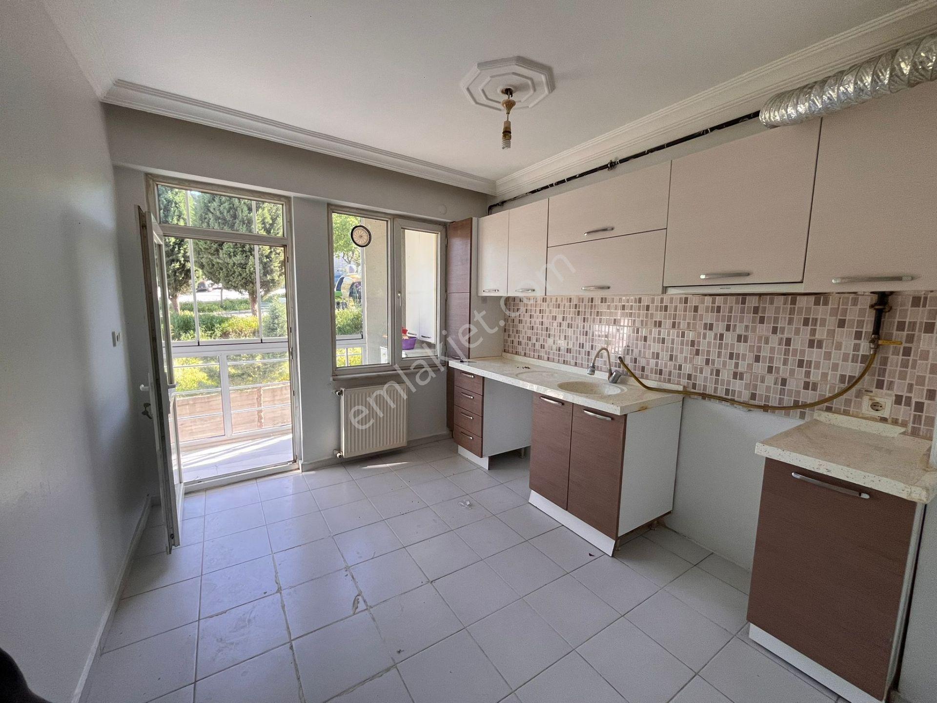 Deniz Yiğit Emlak'tan 30 Ağustos Mahallesinde Kiralık 2+1 Arakat Daire