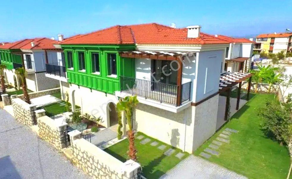 Kuşadasında Havuzlu Bahçeli Sıfır Villalar - Görsel 17