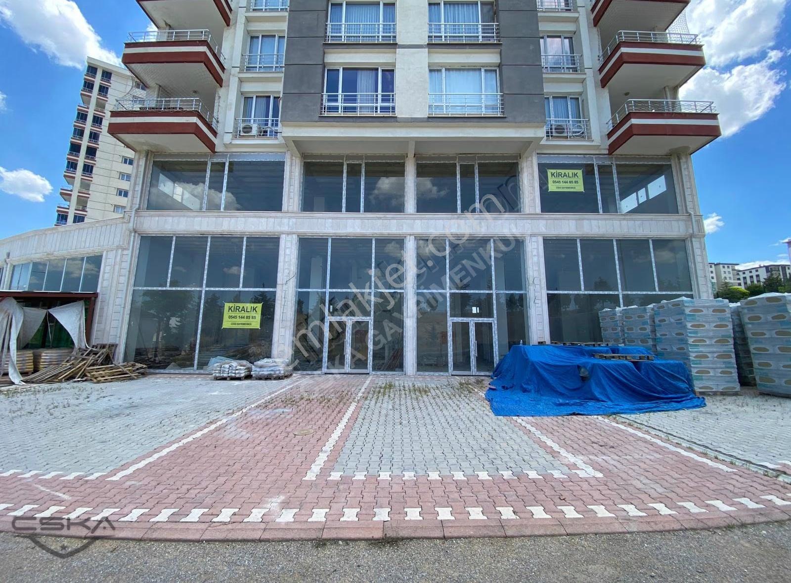 Yakınca Beyazkent Altı - Ana Cadde Üzeri Kiralık 600 M² Dükkan