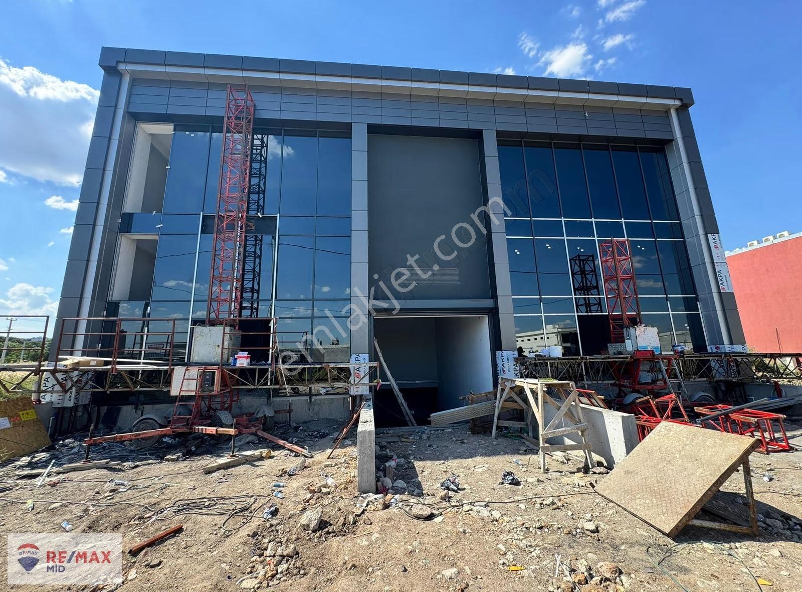 Re/max Mid'den 1325 M² Kiralık Ticariler Plaza & Showroom & Depo - Görsel 6