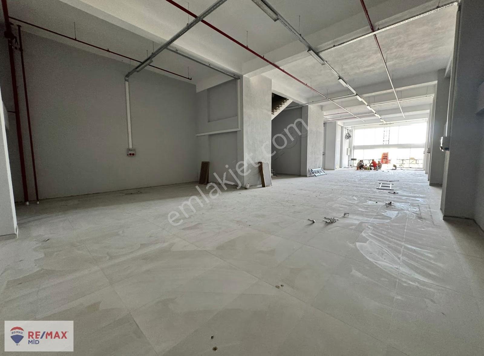 Re/max Mid'den 1325 M² Kiralık Ticariler Plaza & Showroom & Depo - Görsel 7