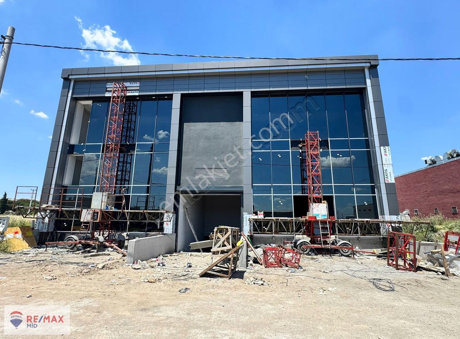 Re/max Mid'den 1325 M² Kiralık Ticariler Plaza & Showroom & Depo - Görsel 3