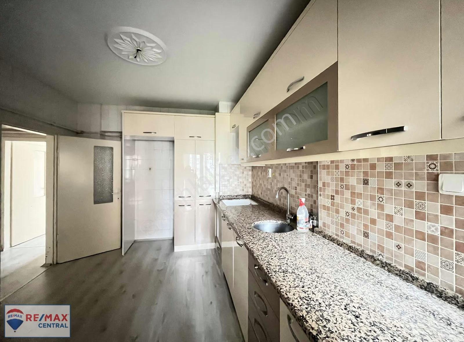 Remax Centralden Mehmet Akifte Kiralık 3+1 Güney Cephe - Görsel 17