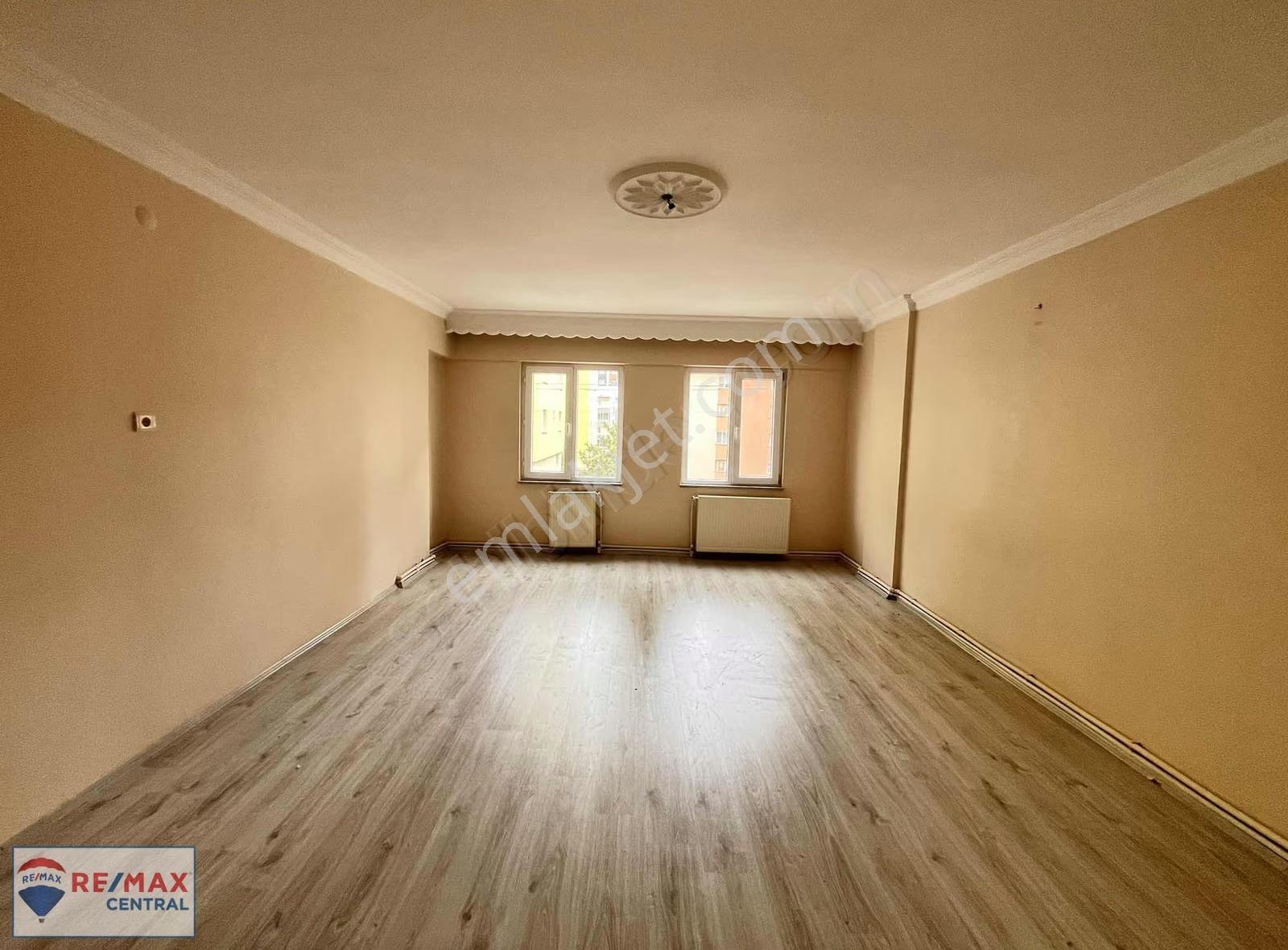 Remax Centralden Mehmet Akifte Kiralık 3+1 Güney Cephe - Görsel 10