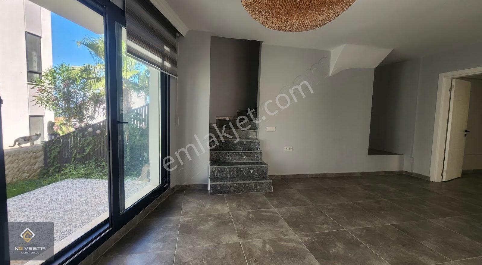 Deniz Manzaralı Bahçeli 4+1 Kiralık Villa - Görsel 19