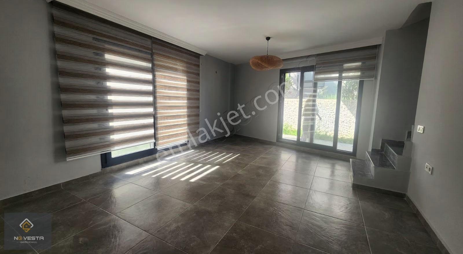Deniz Manzaralı Bahçeli 4+1 Kiralık Villa - Görsel 20