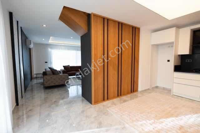 Kuşadası'nda Müstakil Havuzlu Full Eşyalı Satılık 4+1 Villa - Görsel 25