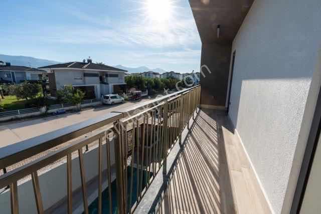 Kuşadası'nda Müstakil Havuzlu Full Eşyalı Satılık 4+1 Villa - Görsel 15