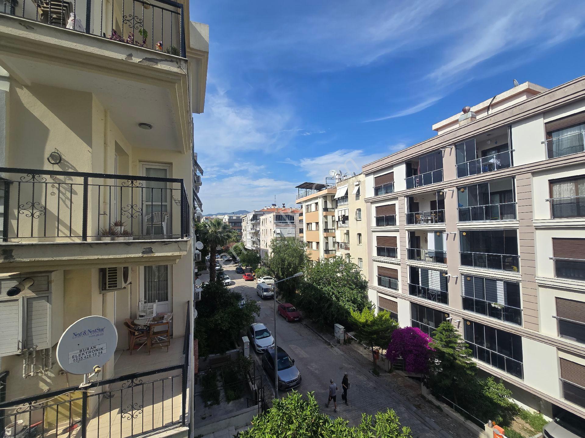 Karşıyaka Bahçelievler Mahallesi'nde Kiralık 3+1 Daire
