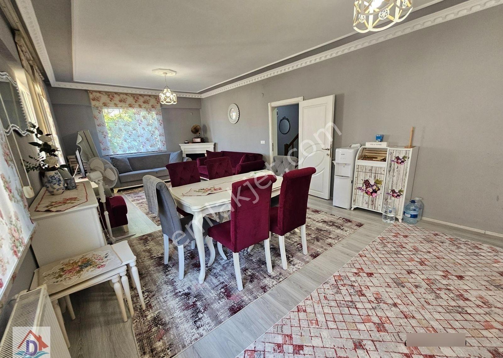 Deniz'den 3+1 Merkezi Konumda, Kombi Petekli Satılık Villa - Görsel 25