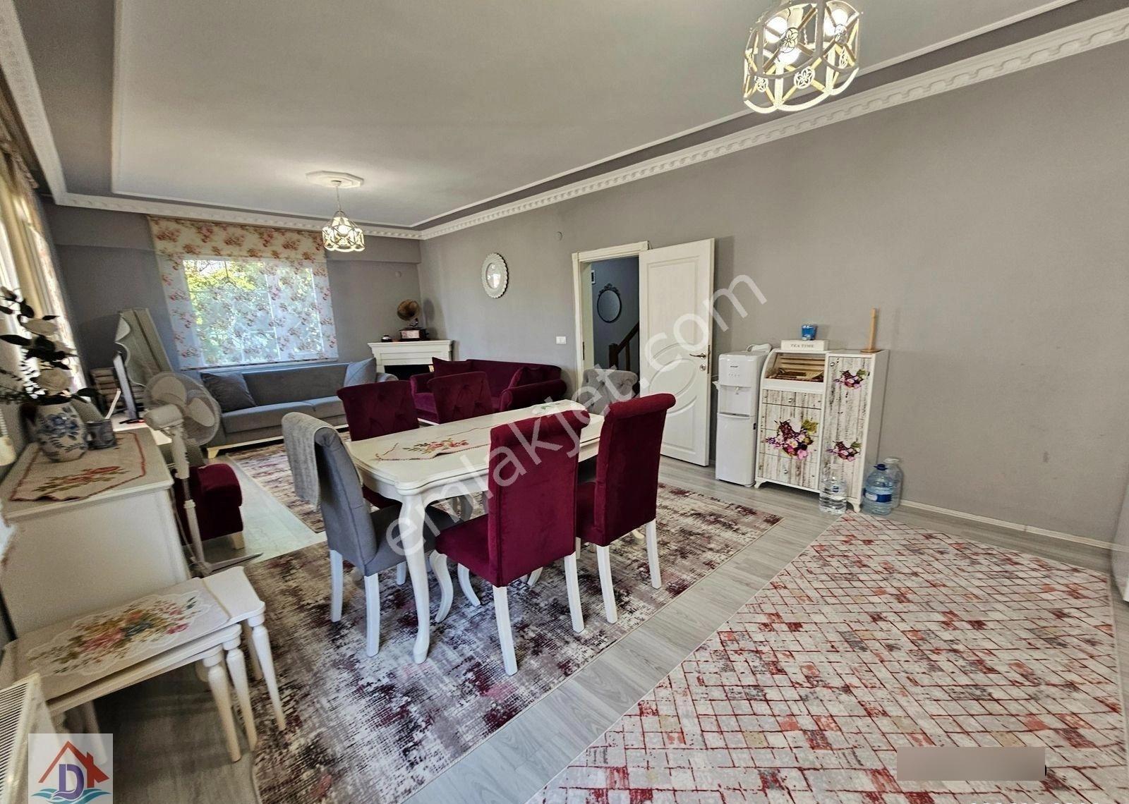 Deniz'den 3+1 Merkezi Konumda, Kombi Petekli Satılık Villa - Görsel 16
