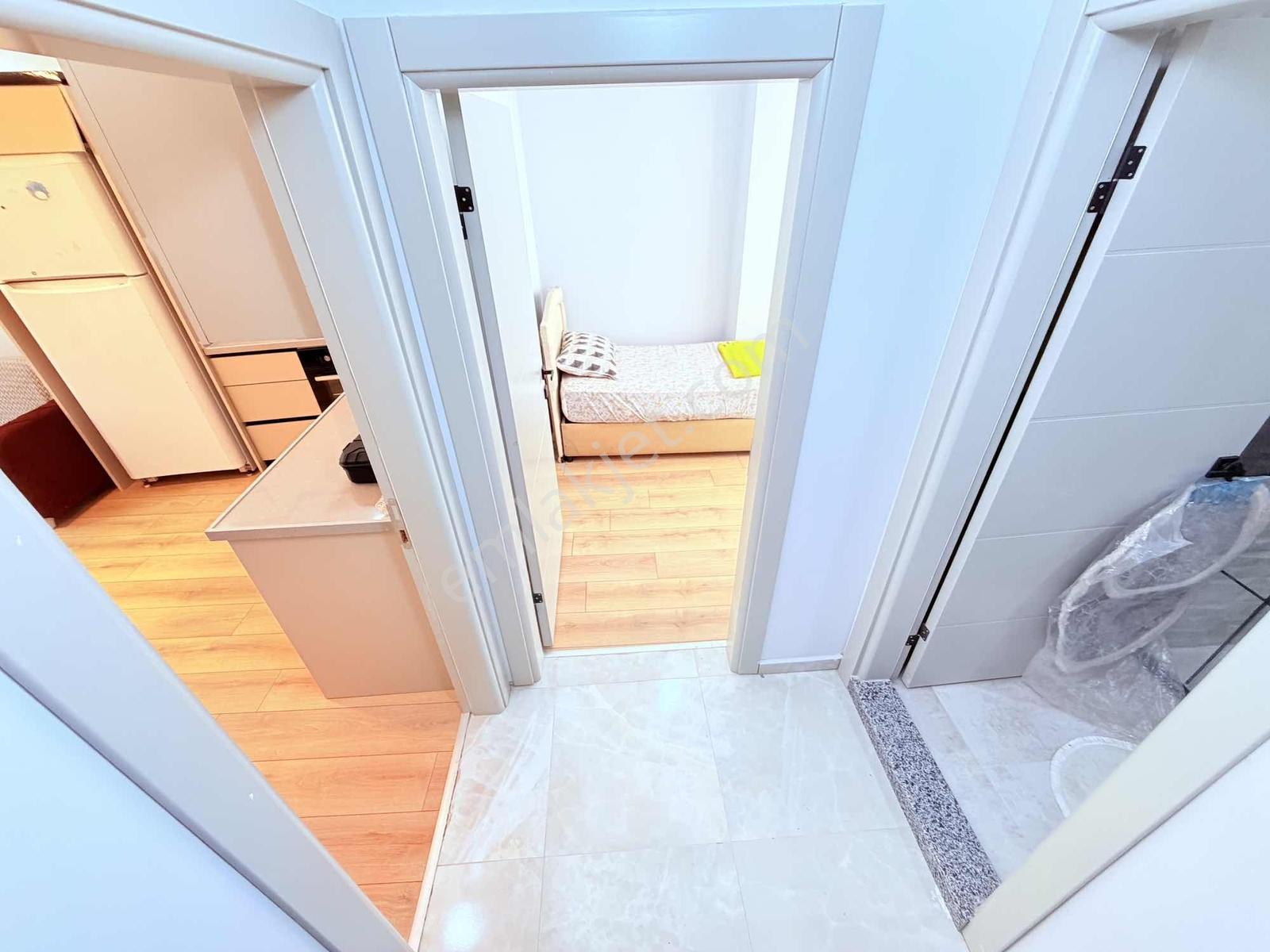 Burcu'dan 17 Eylül'de Sıfır 1+1 Belediye Karşısı Eşyalı Daire - Görsel 23