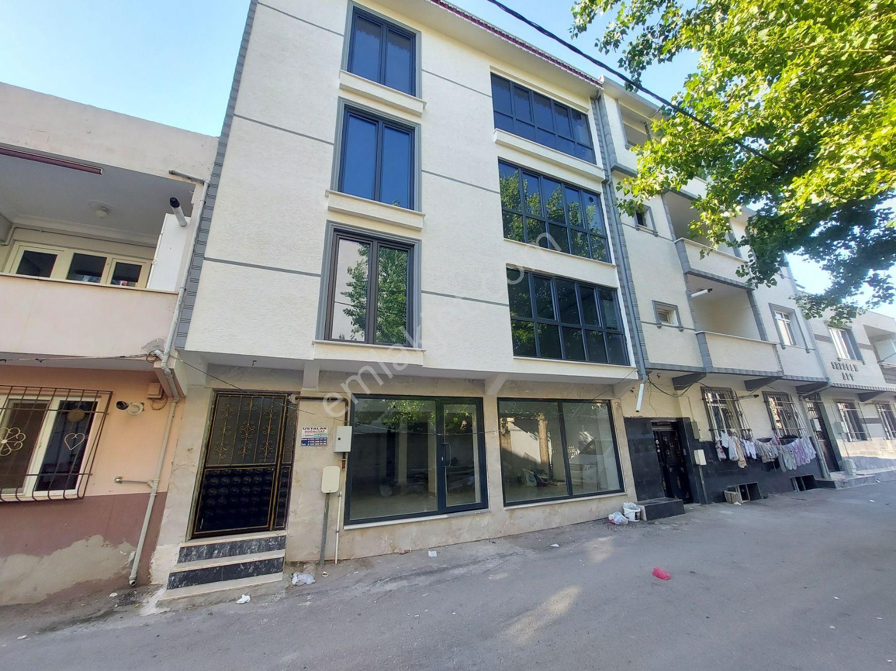Arabağatağı'nda Satılık 4 Katlı Bina: 3 Daire, 1 Dükkan