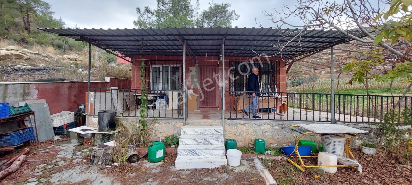 Erdemli İlemin'de 2+1 Yayla Evi + 4 Adet Tarla Toplam :6.279m2