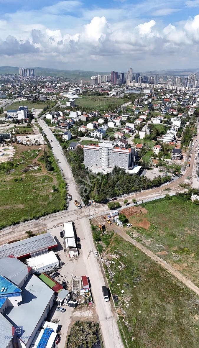 İncek'in Kalbinde Emsalsiz Konumda Cadde Cepheli Arsa - Görsel 4