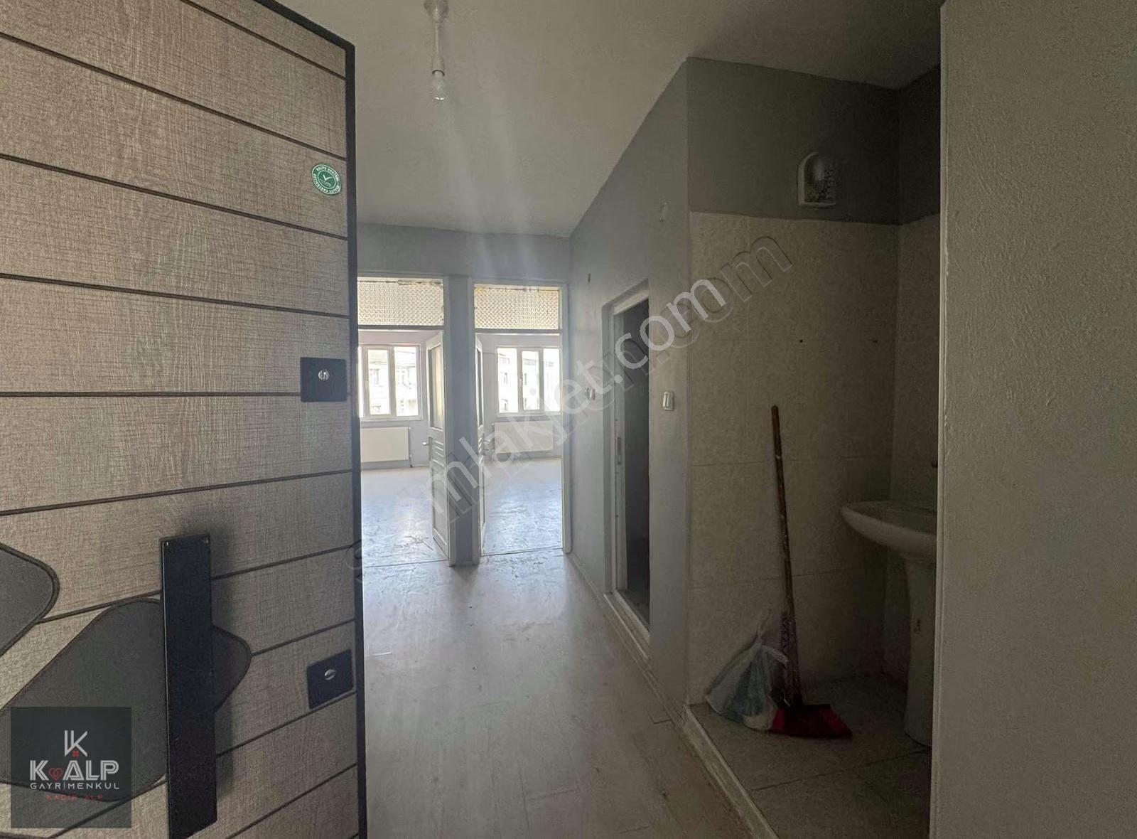 Hüsnübey Caddesinde Satılık Fırsat 2+1 Daire Doğalgazlı - Görsel 24