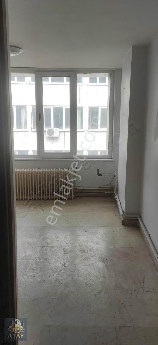 Heykel Setbaşında Tarihi İşlek Caddeye Cephe Kiralık - Görsel 24